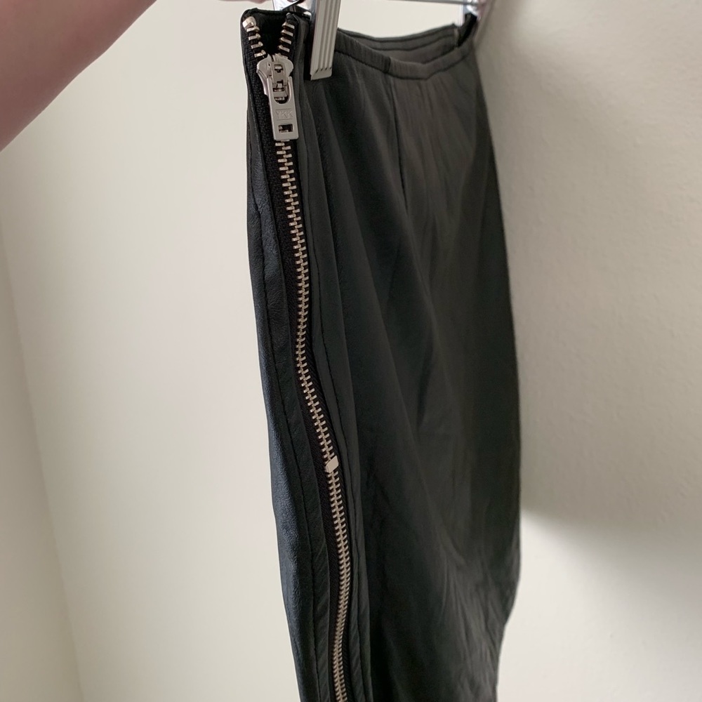 💜 NWT Sanctuary Black faux leather mini skirt - Picture 4 of 6